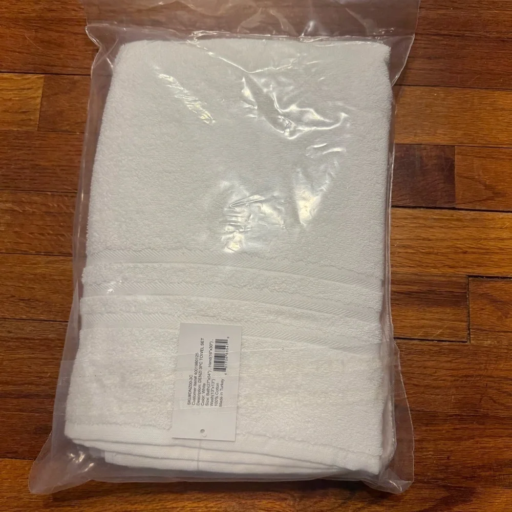 Linum home textiles 3 piece set new
